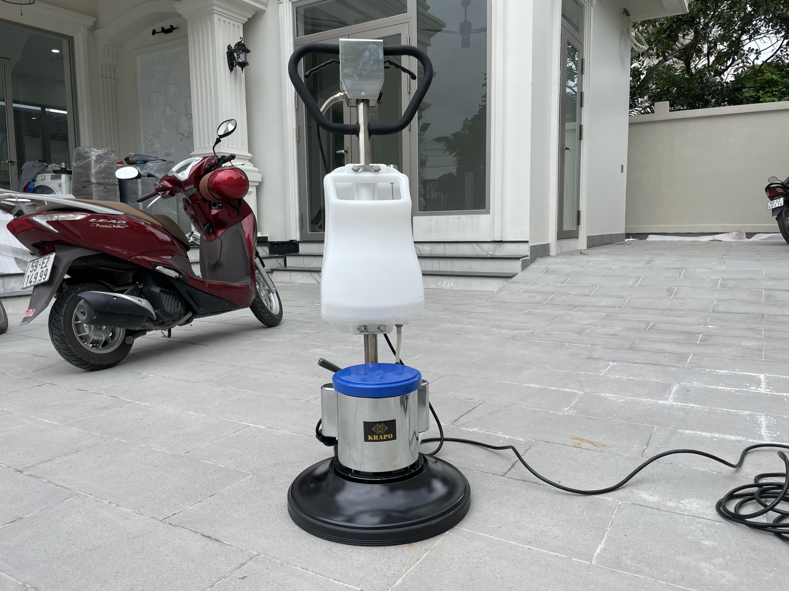 Máy chà sàn giặt thảm công nghiệp Krapo KMS88 Máy chà sàn giặt thảm công nghiệp Krapo KMS88