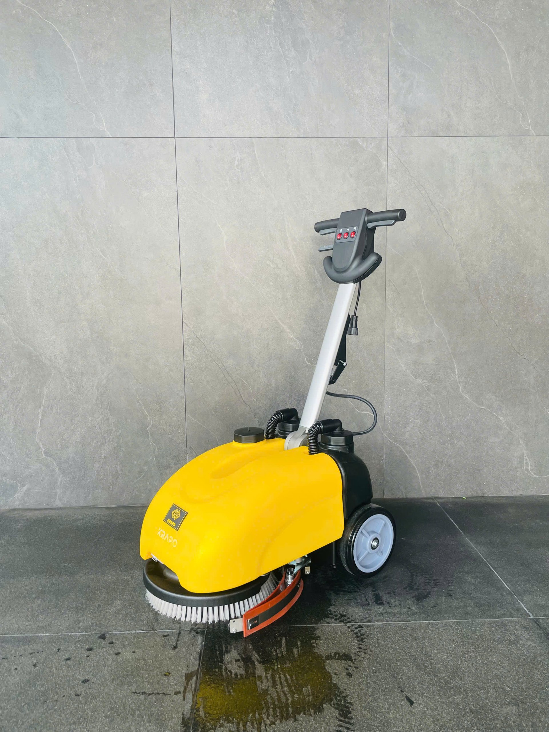 Máy chà sàn liên hợp mini gia đình Krapo 201 Máy chà sàn liên hợp mini gia đình Krapo 201 nhỏ gọn, dễ sử dụng, kết hợp tính năng chà và hút bụi hiệu quả. Lý tưởng cho các không gian gia đình, căn hộ hoặc văn phòng nhỏ, giúp làm sạch sàn nhanh chóng và tiết kiệm thời gian, mang lại không gian sống sạch sẽ và tiện nghi