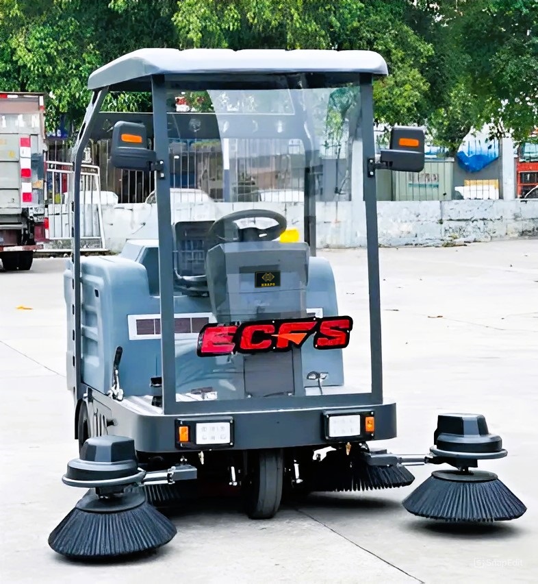 Xe quét rác công nghiệp ngồi lái Krapo M32DF Xe quét rác công nghiệp ngồi lái Krapo M32DF – Giải pháp tối ưu cho việc làm sạch các khu vực rộng lớn như nhà xưởng, khu công nghiệp, bãi đỗ xe và các không gian công cộng. Với thiết kế ngồi lái tiện dụng, xe Krapo M32DF giúp nâng cao hiệu quả làm việc, tiết kiệm thời gian và công sức. Xe được trang bị công nghệ tiên tiến, công suất mạnh mẽ, giúp quét rác nhanh chóng và hiệu quả, đảm bảo khu vực luôn sạch sẽ, gọn gàng và an toàn. Phù hợp cho các công việc vệ sinh công nghiệp với yêu cầu làm sạch quy mô lớn và bền bỉ