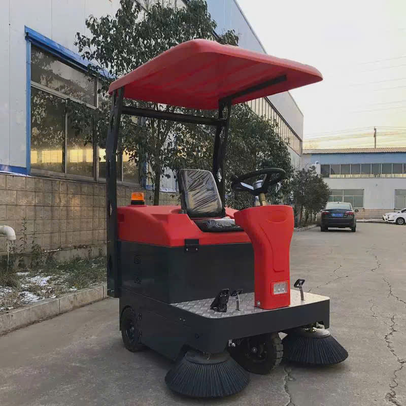 Máy quét rác công nghiệp ngồi lái Krapo KMS 1400E – Giải pháp tối ưu cho quét rác và làm sạch diện tích lớn trong các khu công nghiệp, nhà xưởng, bãi đỗ xe và khu vực công cộng. Máy Krapo KMS 1400E với thiết kế ngồi lái tiện lợi, mang lại khả năng vận hành dễ dàng và hiệu quả. Được trang bị công nghệ tiên tiến và công suất mạnh mẽ, máy giúp tiết kiệm thời gian và nâng cao năng suất làm việc, đảm bảo khu vực luôn sạch sẽ, gọn gàng và an toàn. Phù hợp cho các công việc vệ sinh quy mô lớn, yêu cầu hoạt động liên tục và bền bỉ